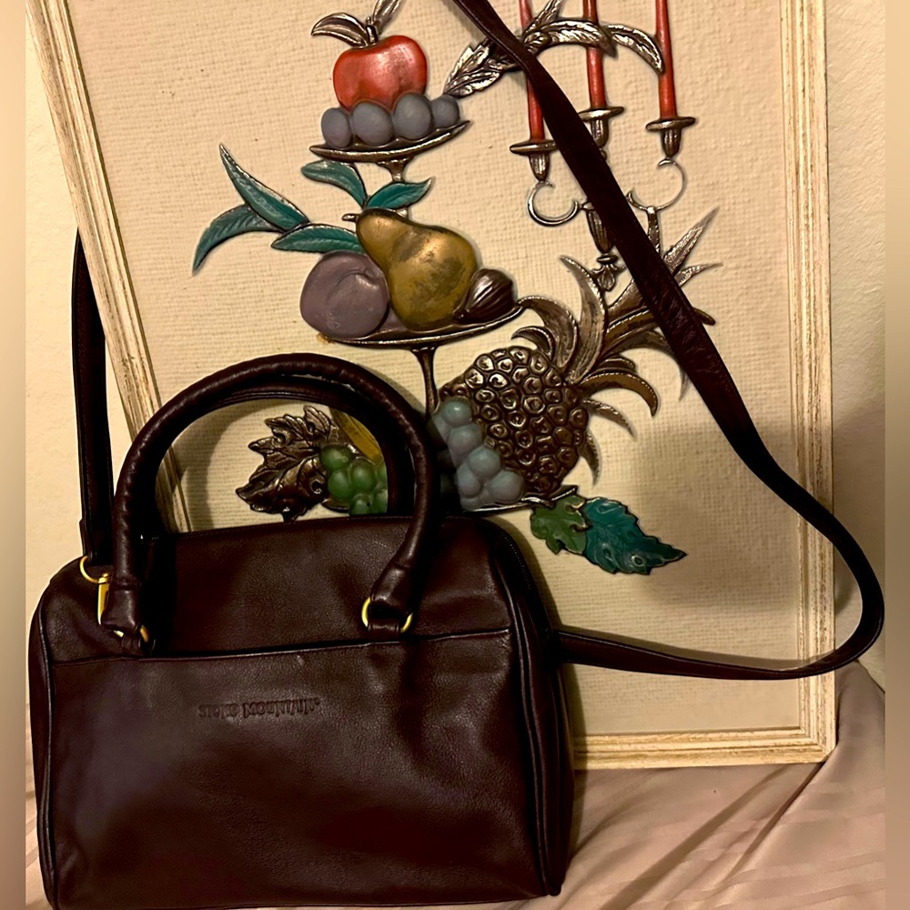 EUC Stone Mountain purse in a dark burgandy brownish, very clean